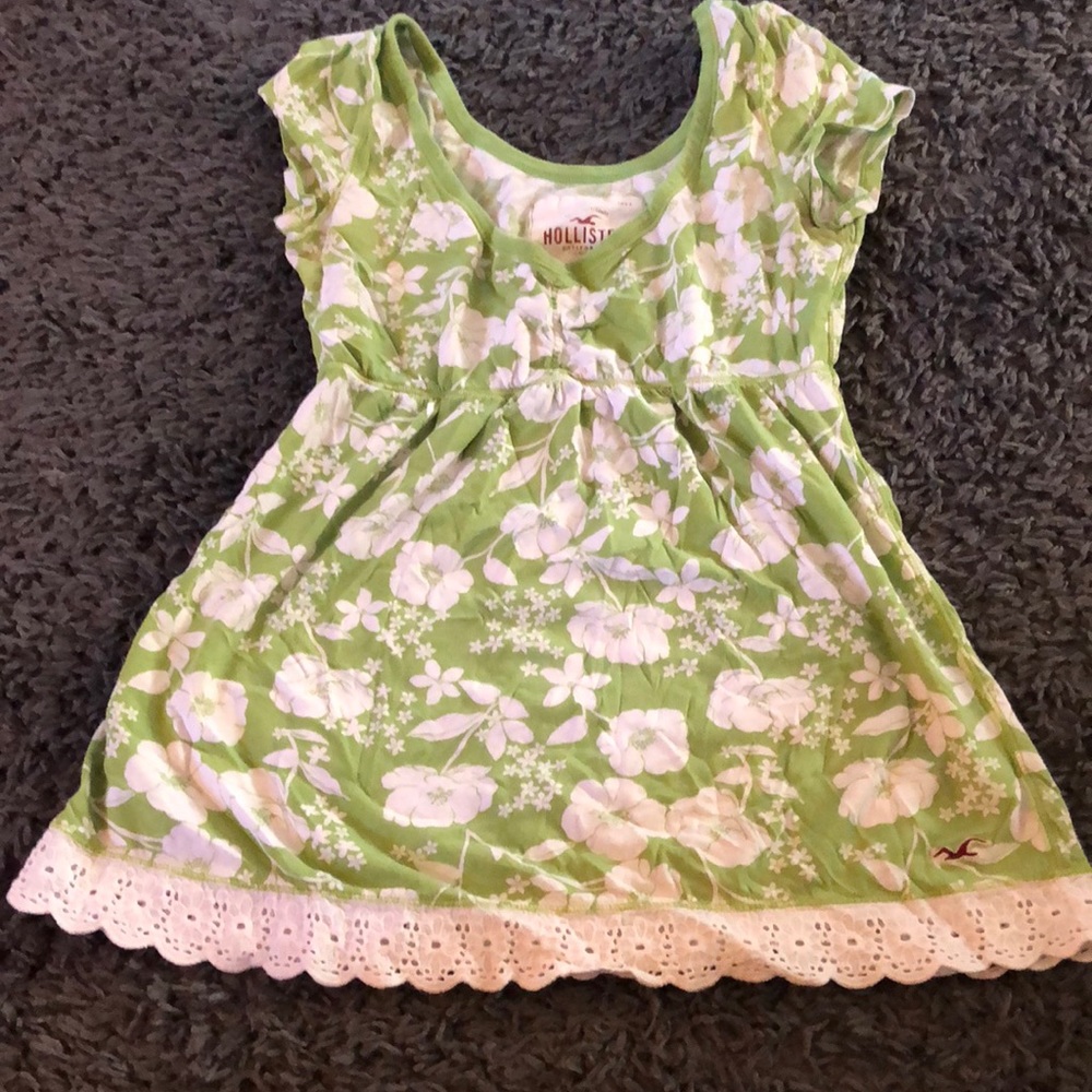 Hollister Size M top